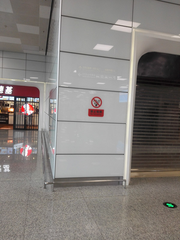 建筑、家具和家電鋼化玻璃油墨在室內(nèi)隔斷上的運(yùn)用